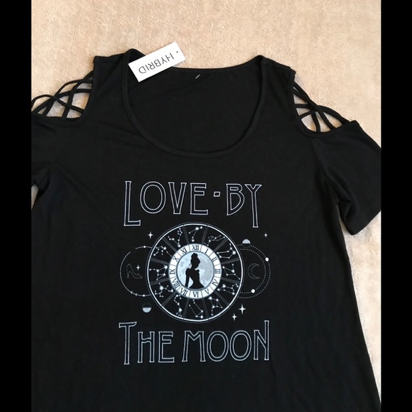 Love by the moon🌙 - Picture 3 of 3